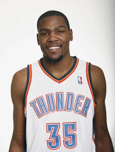 记者：齐尔克泽向曼联申请转会，罗马报价三千万欧先租后买（记者：齐尔克泽已申请转投曼联，罗马报价3000万欧先租后买）