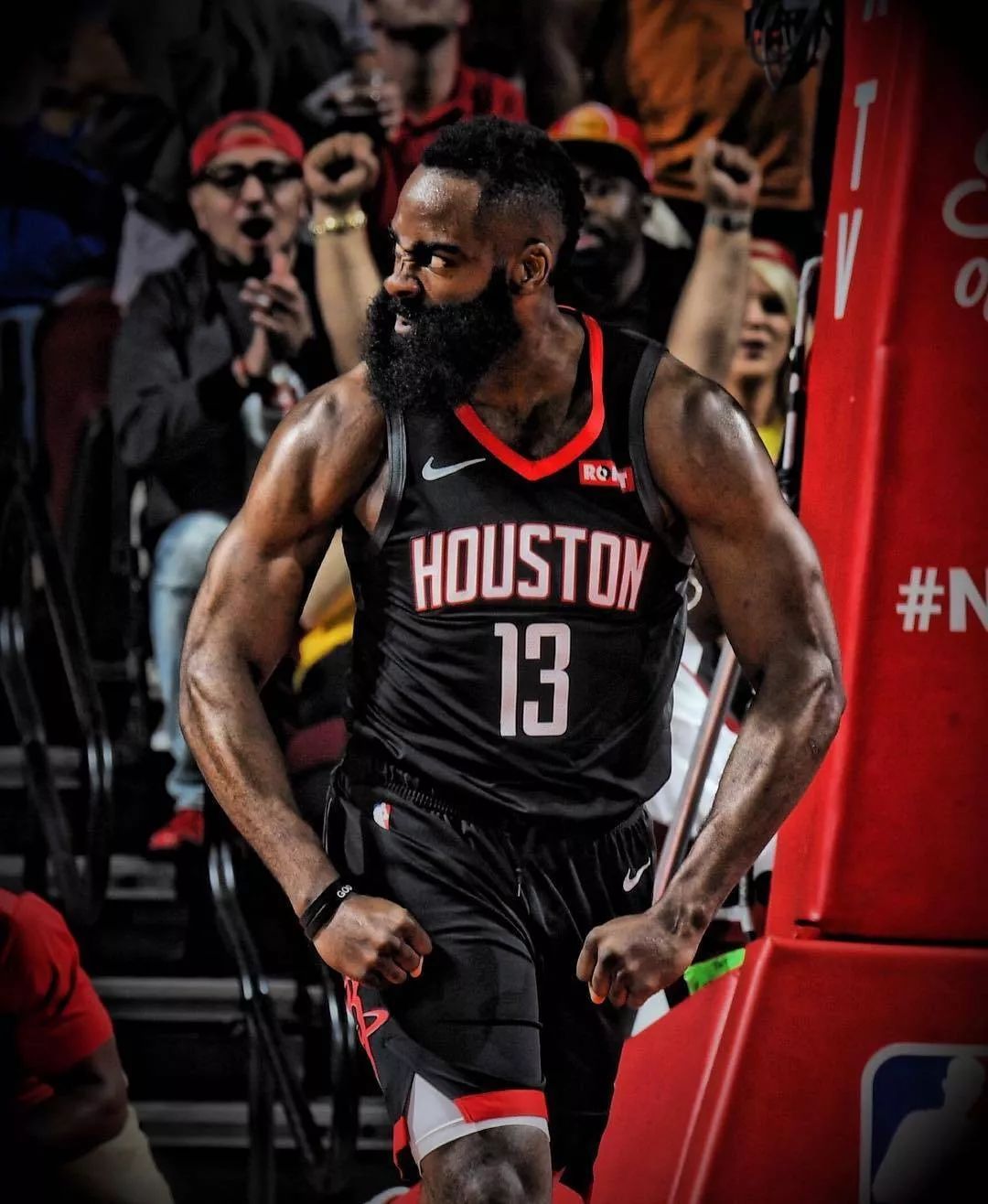 NBA焦点战：湖人主场逆转掘金（NBA焦点对决：湖人主场翻盘掘金）