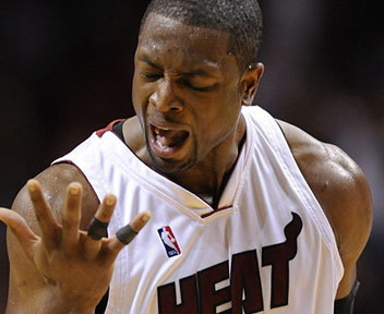 加时赛隐身！胡明轩10中3得到9分3篮板5助攻5犯规（加时赛迷失，胡明轩10投3中仅9分，3篮板5助攻5犯规）