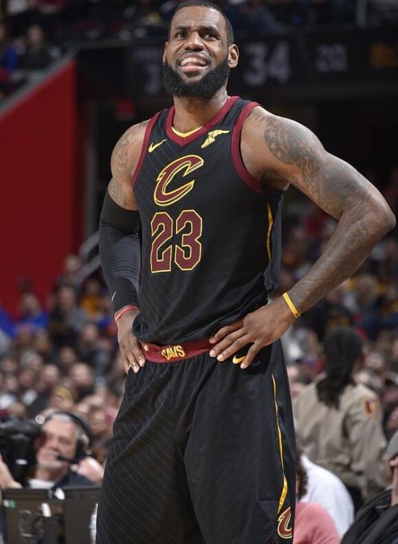 懂球妹采访：她是切尔西球迷，最喜欢阿扎尔和坎特（懂球妹专访：切尔西铁粉，最爱阿扎尔与坎特）