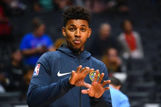 杜兰特稳定输出决定比赛走向（杜兰特稳健发挥左右战局）