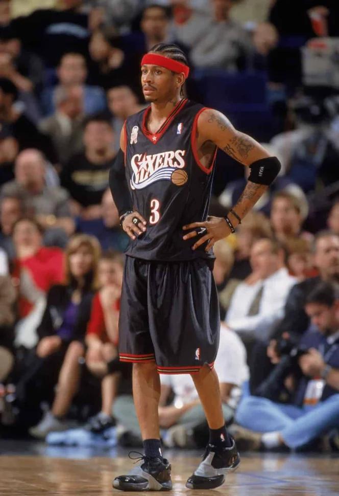 詹姆斯生涯关键时刻出手至少4次投篮的比赛，命中率达59%（詹姆斯职业生涯关键时刻单场出手≥4次时，投篮命中率高达59%）