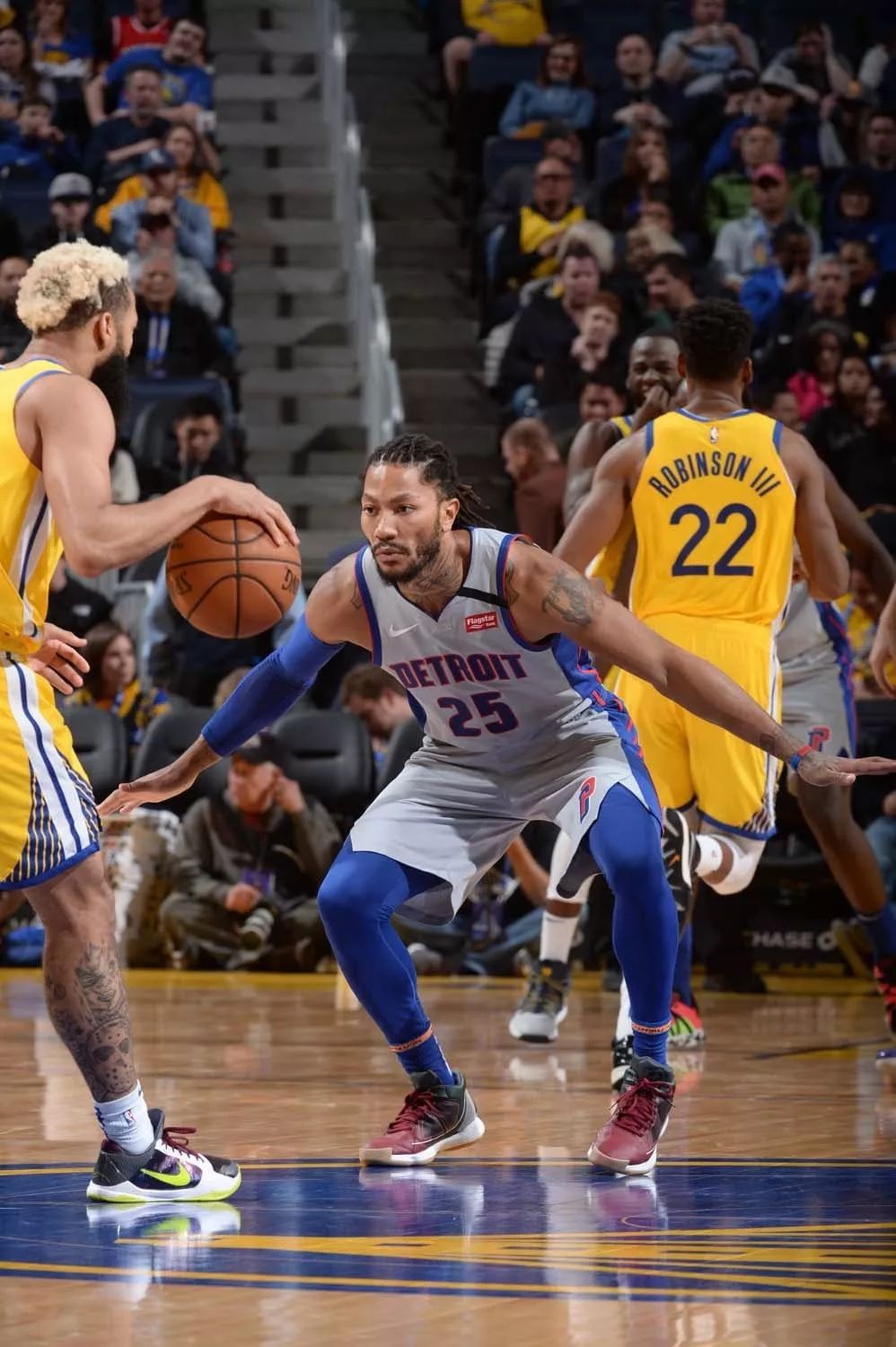 出战4场完成3场零封+两度扑点，迈尼昂当选米兰11月最佳球员（4战3零封两次扑点，迈尼昂荣膺米兰11月最佳）